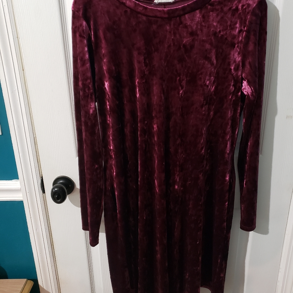 Velvet long-sleeved dress